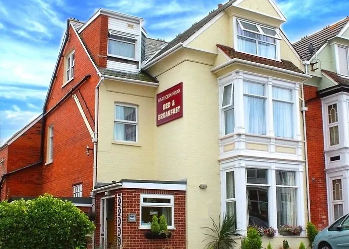 Harlequin Guest House With Parking